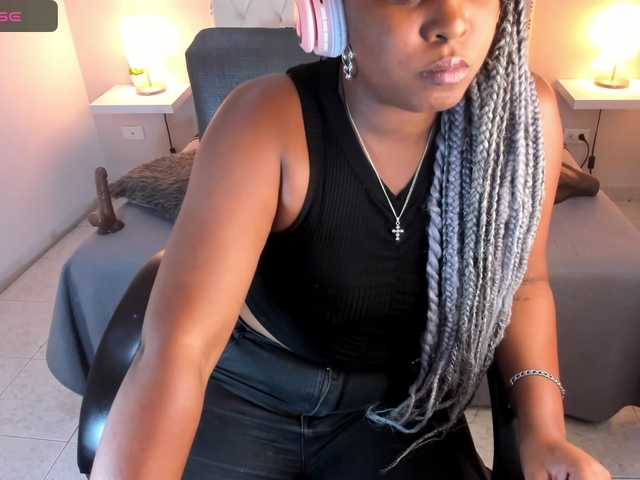 Фотографии Angiiee El asunto de la sala ha cambiado a Welcome to my living room, how about we have some fun... my pussy wants you to make it wet - Multi Goal: make me vibrate and get me wet [99 tokens left] #bigass #anal #squirt #ebony #lovense