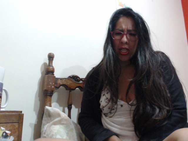 Фотографии Malishka19 Welcome, come on guys I'm horny, I want to wet my pussy with your tips!